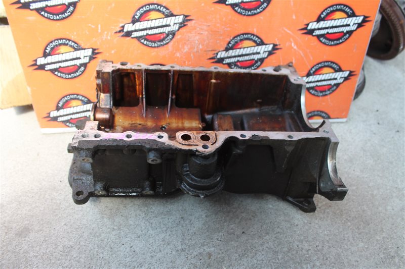 Поддон Toyota 1NZ (б/у) Поддон Toyota 1NZ (б/у)