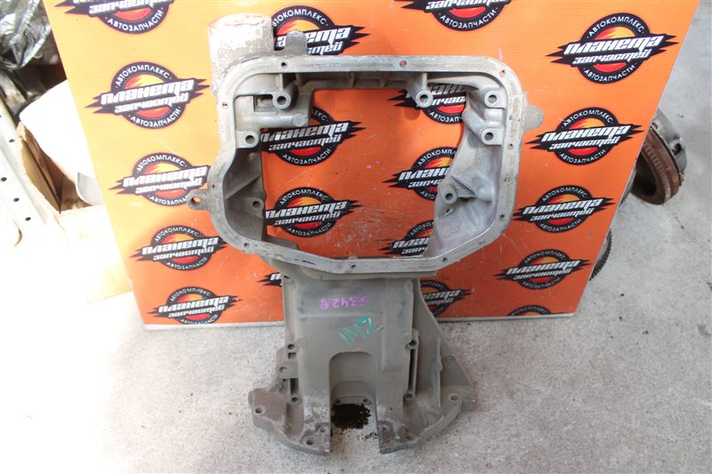 Поддон Toyota 1MZ (б/у) Поддон Toyota 1MZ (б/у)