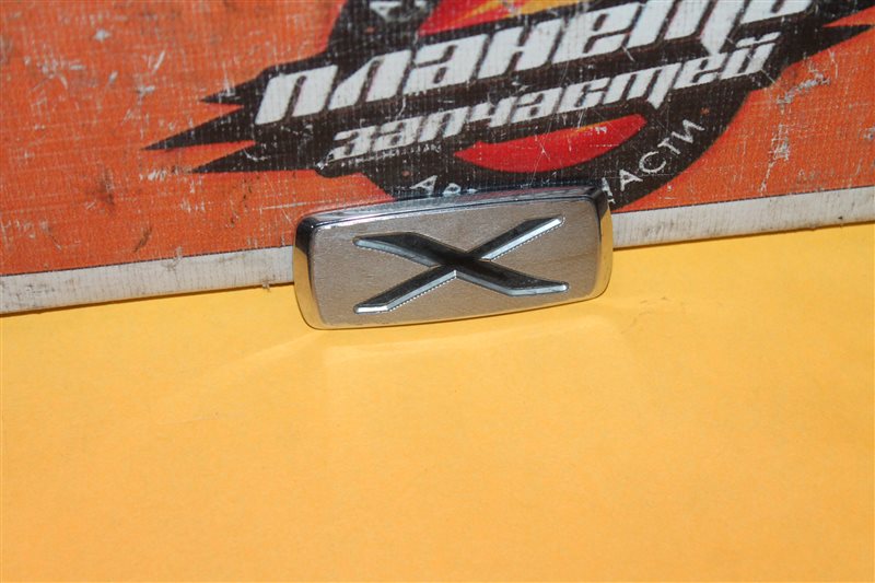 Эмблема Toyota (б/у) Эмблема Toyota (б/у)