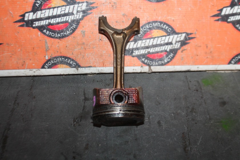 Поршень Toyota 1ZZ (б/у) Поршень Toyota 1ZZ (б/у)