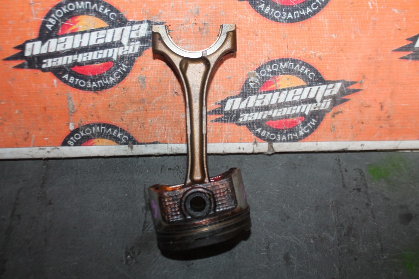 Поршень Toyota 1ZZ (б/у) Поршень Toyota 1ZZ (б/у)