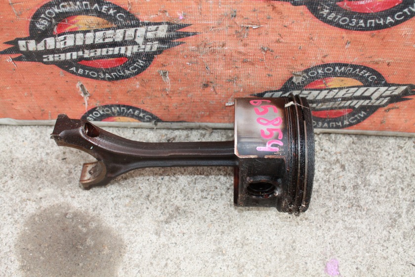 Поршень Toyota 2AZ (б/у) Поршень Toyota 2AZ (б/у)