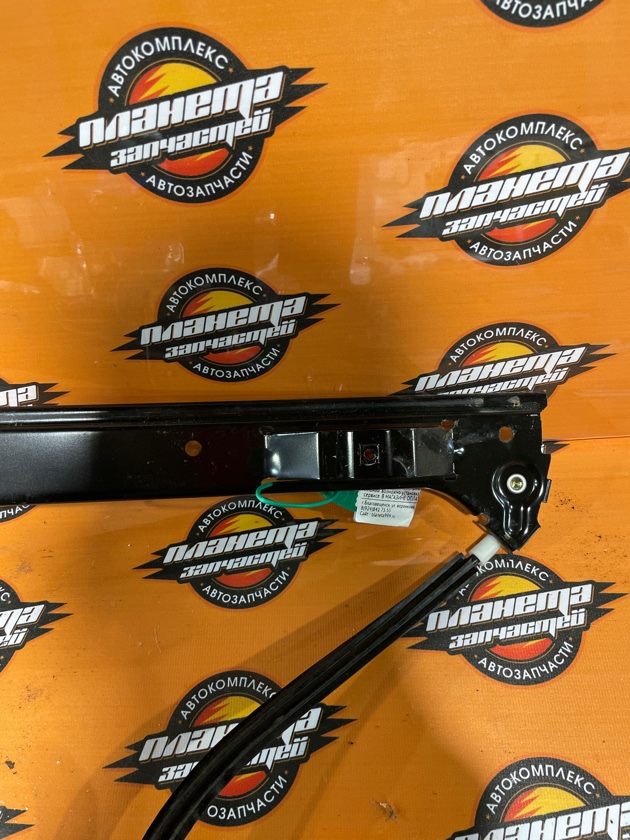 Стеклоподъемник передний правый CHEVROLET TRAILBLAZER 1GNDT13S GM VORTEC LL8