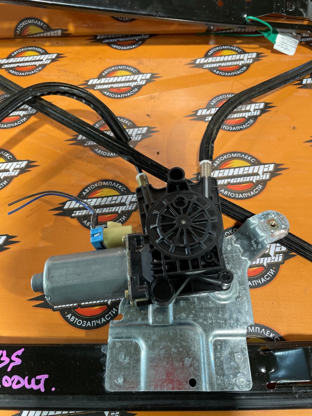 Стеклоподъемник передний правый TRAILBLAZER 1GNDT13S GM VORTEC LL8