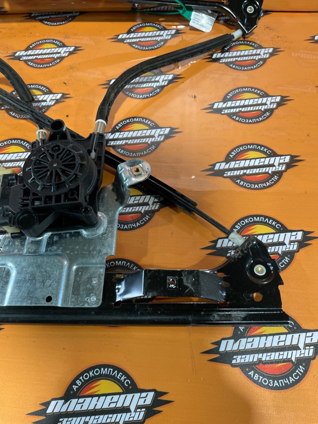 Стеклоподъемник передний правый TRAILBLAZER 1GNDT13S GM VORTEC LL8