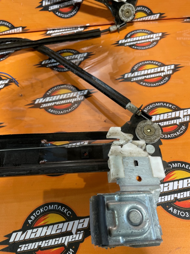 Стеклоподъемник передний правый TRAILBLAZER 1GNDT13S GM VORTEC LL8