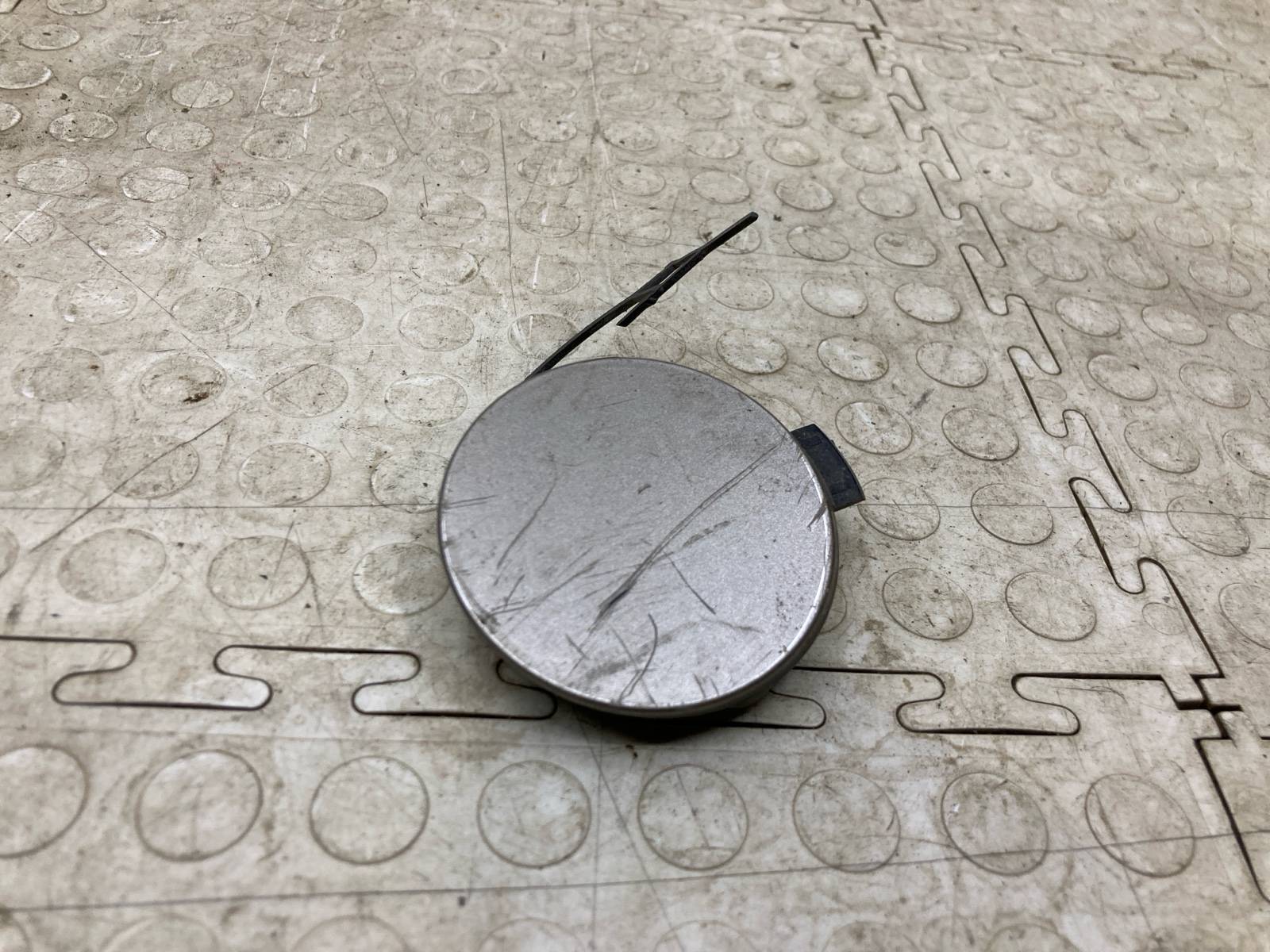 Запчасть заглушка буксировочного крюка передняя Skoda Rapid 2019- 60U807241A Б/У Заглушка буксировочного крюка передняя Skoda Rapid 2019- 60U807241A Б/У