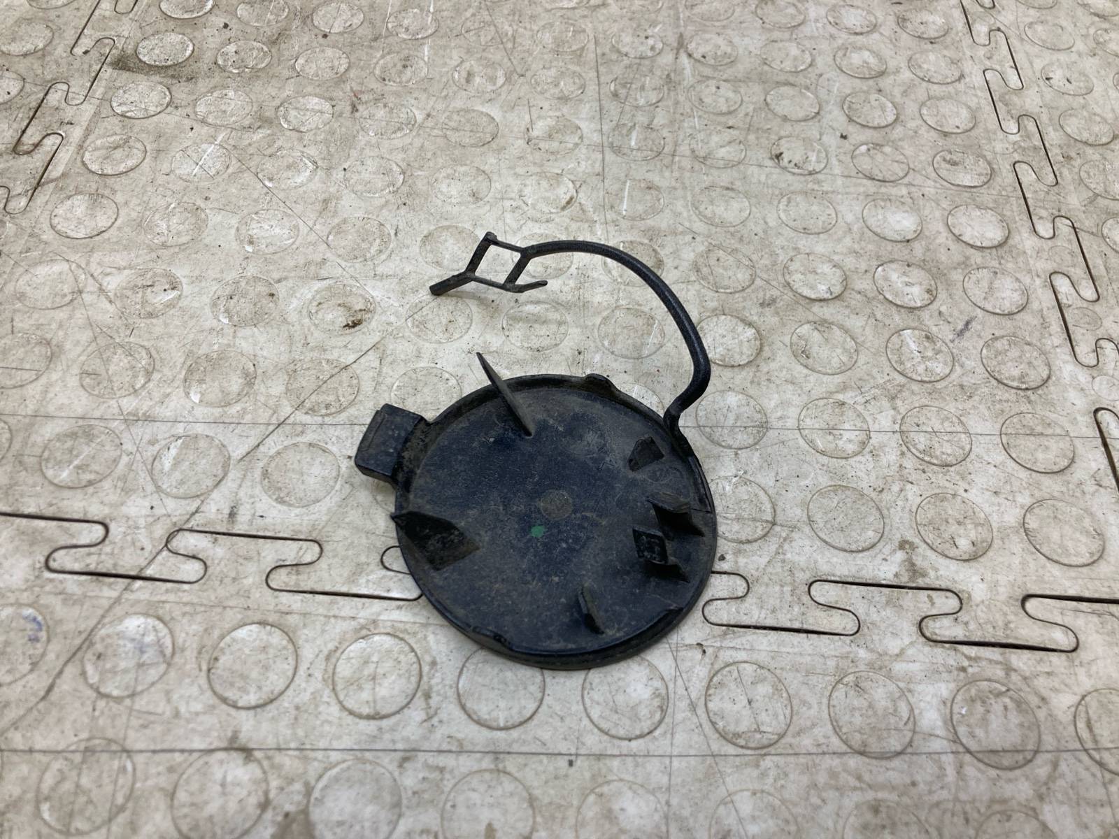 Заглушка буксировочного крюка передняя Rapid 2019- Заглушка буксировочного крюка передняя Rapid 2019-