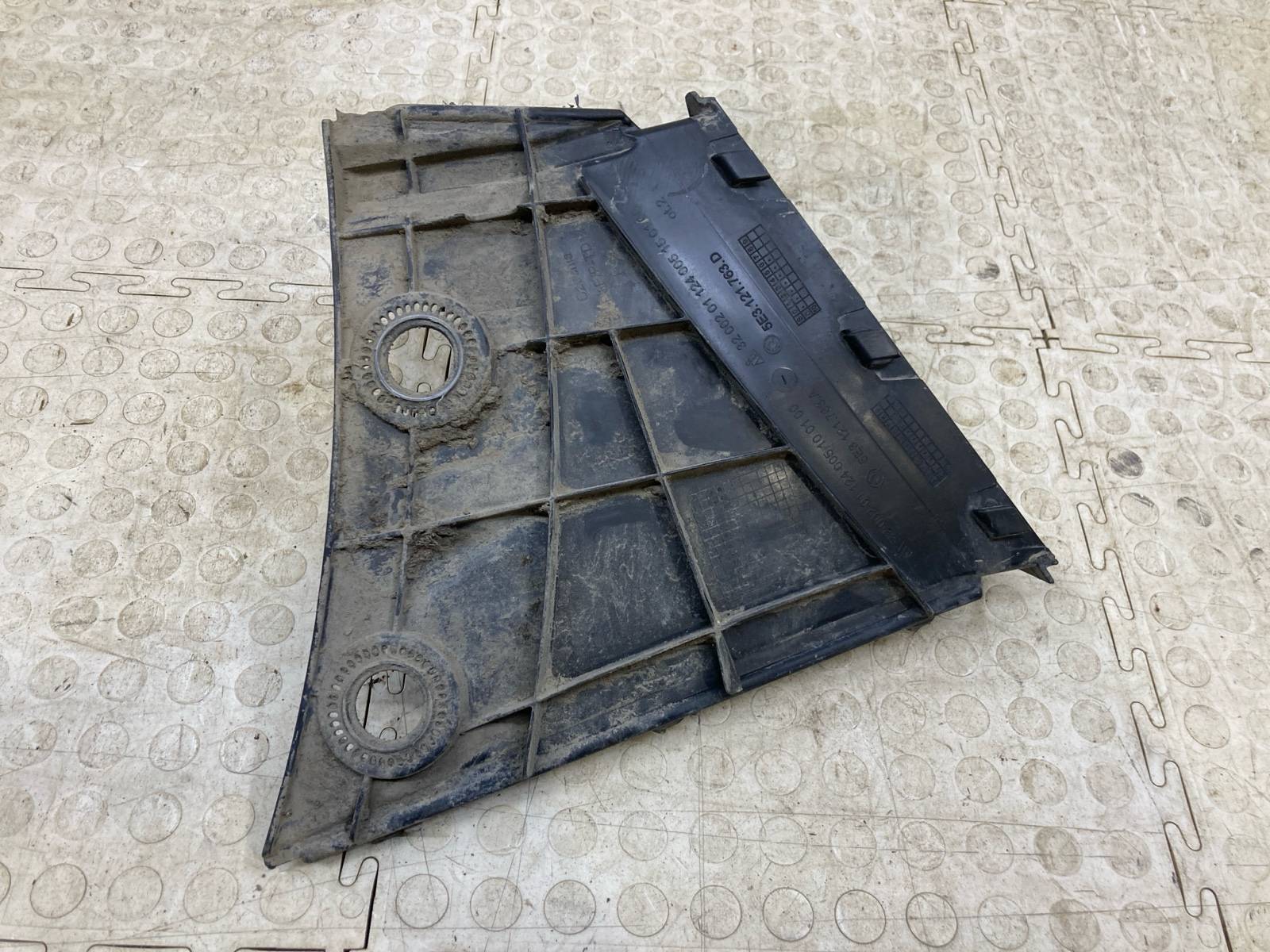 Воздуховод бампера Skoda Octavia A8