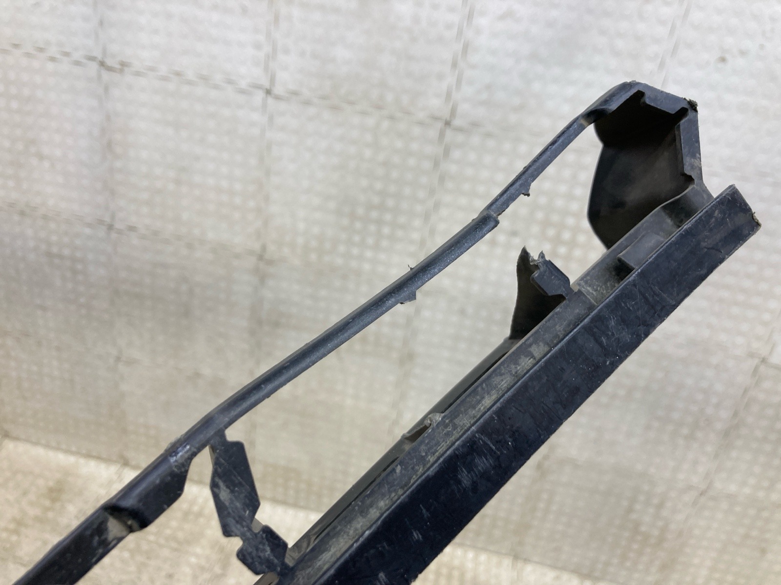 Кронштейн бампера задний Rapid 2012-