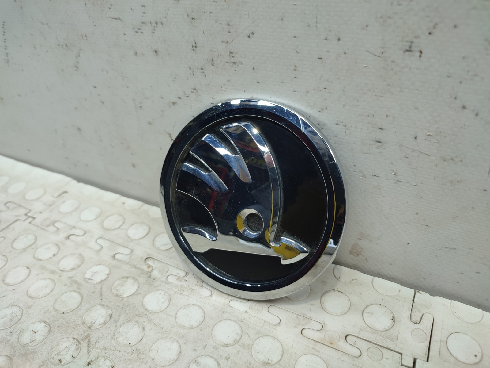 Эмблема задняя Skoda Kodiaq