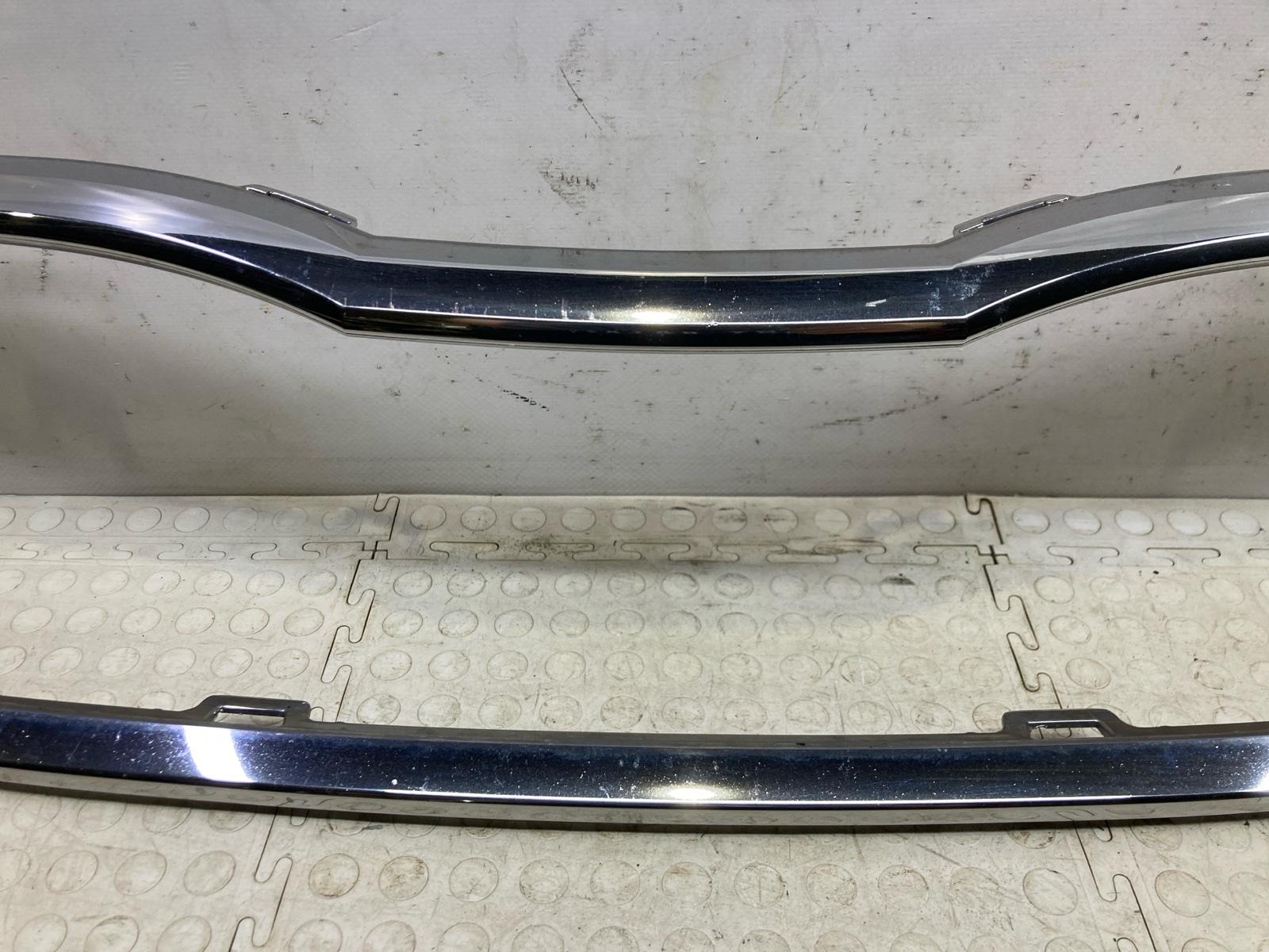 Молдинг решетки радиатора Skoda Rapid