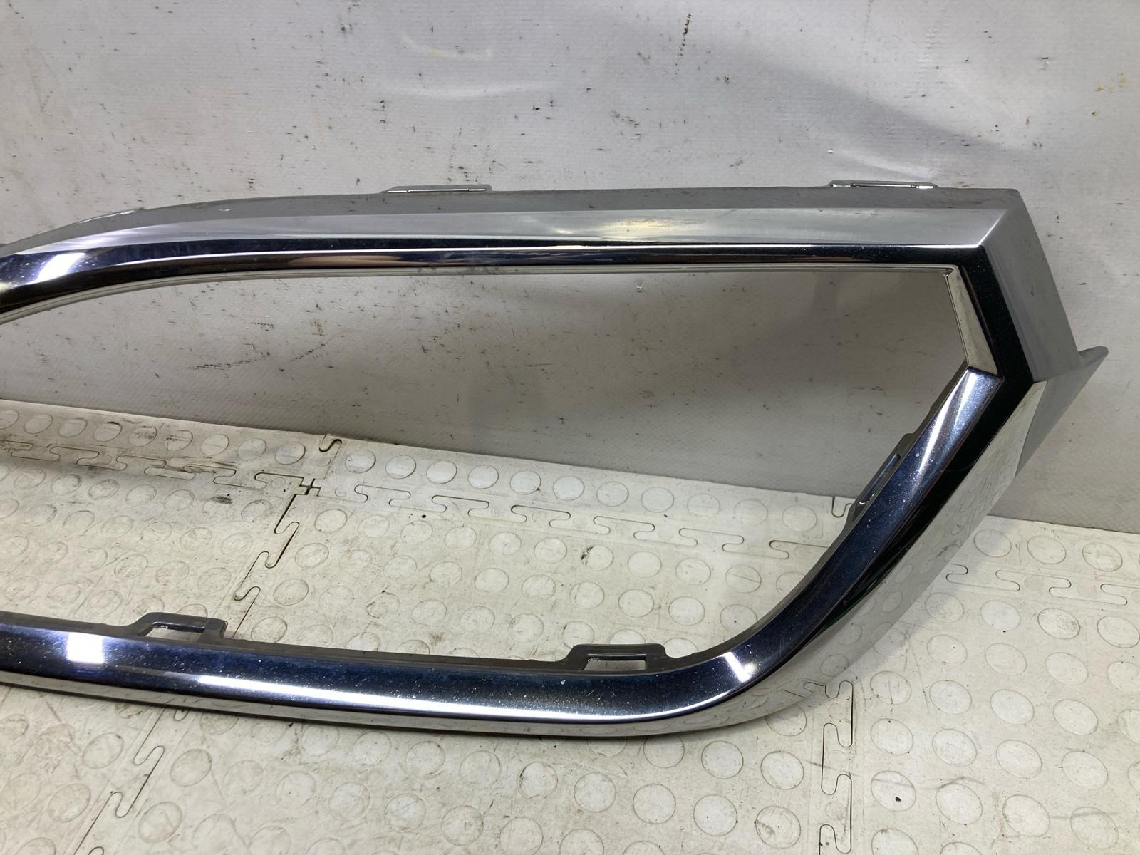 Молдинг решетки радиатора Rapid 2019-