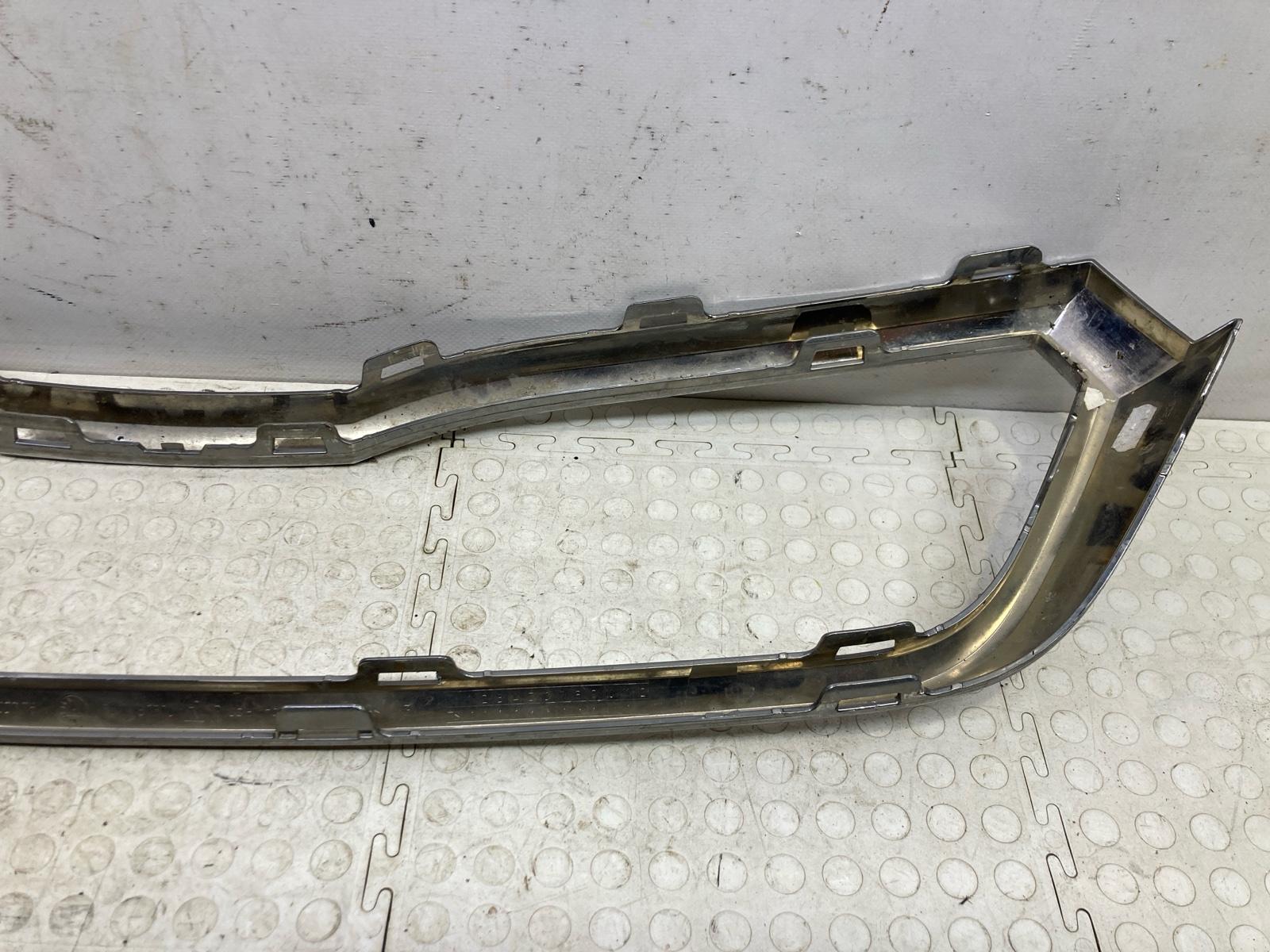 Молдинг решетки радиатора Rapid 2019-