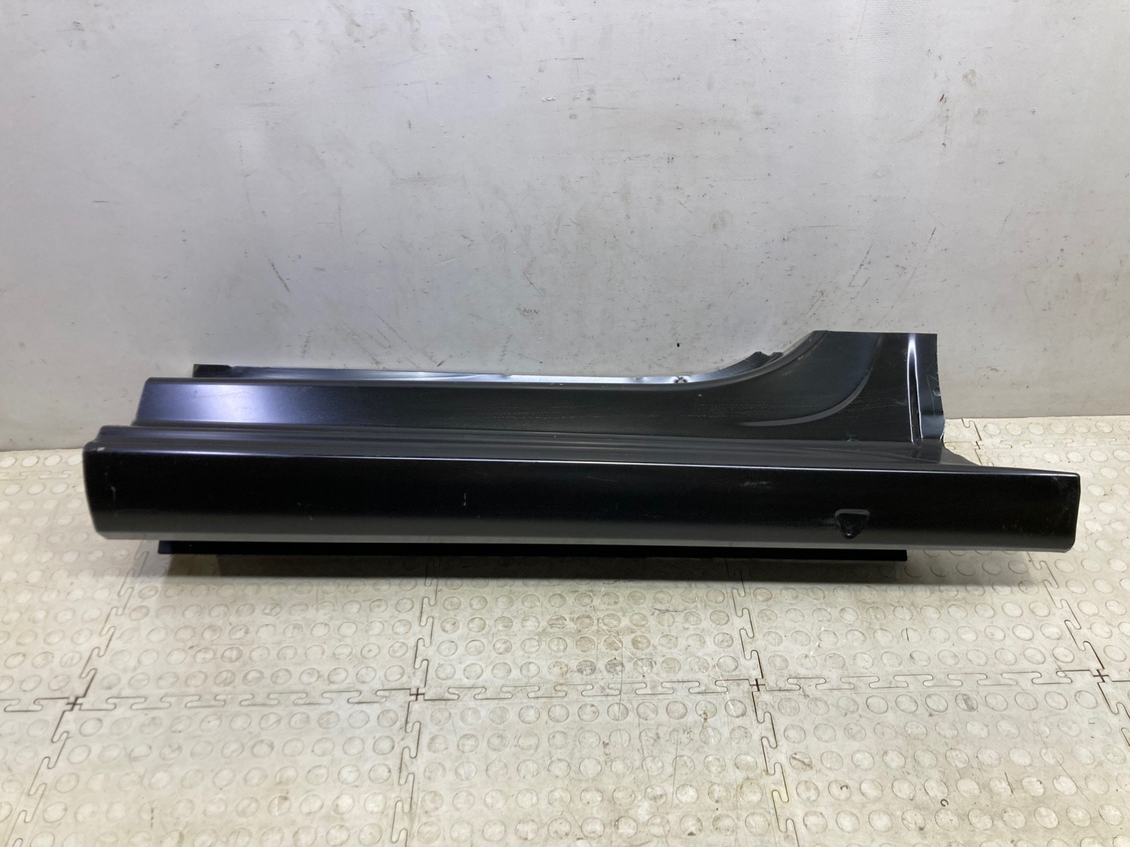 Порог передний правый Skoda Rapid 2012- 5JH809606D новая