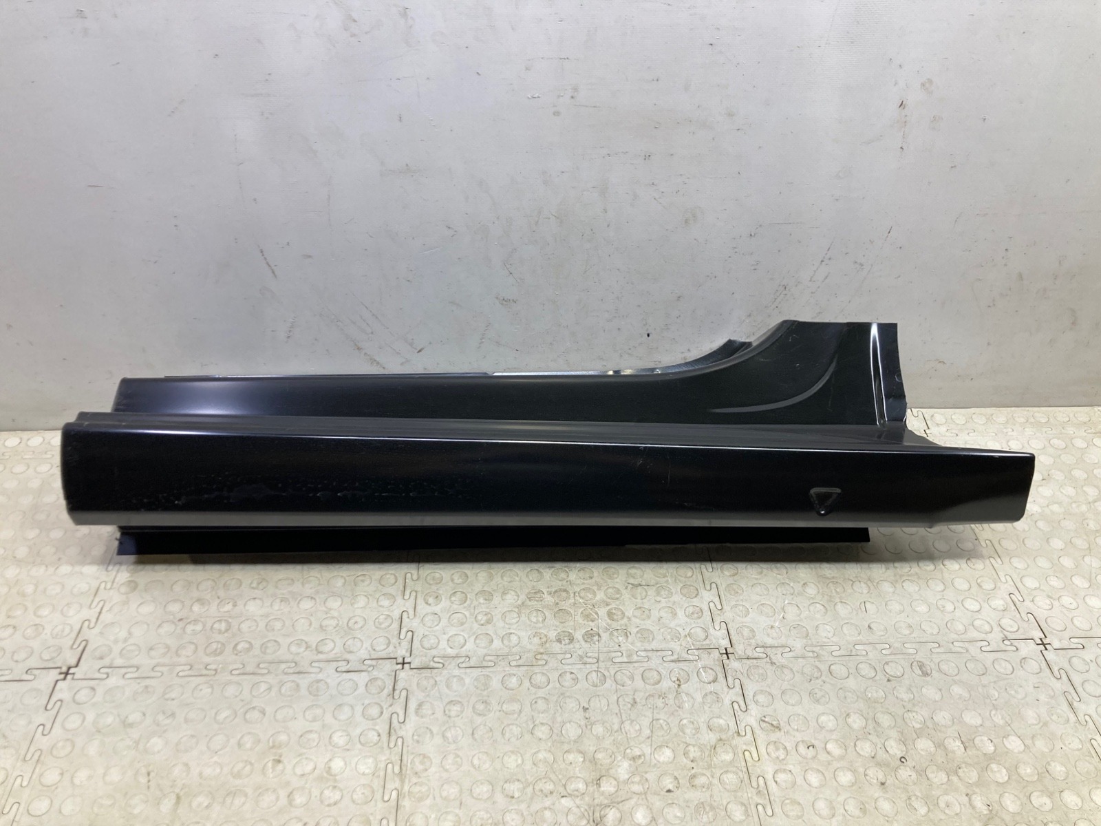 Порог передний правый Skoda Rapid 2012- 5JH809606D новая