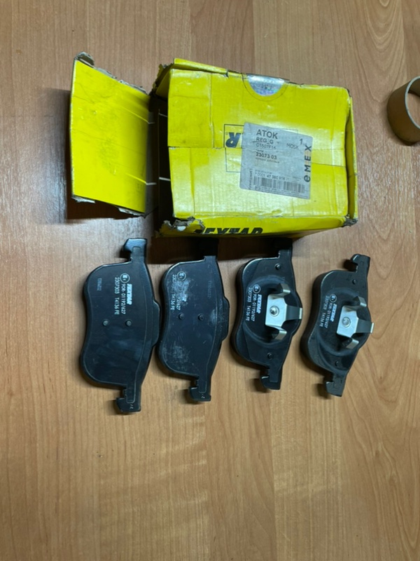 Тормозные колодки передние VOLVO S60/S80/V70/XC70 2000-2009 RS/TS/SW/SZ 2307303 новая