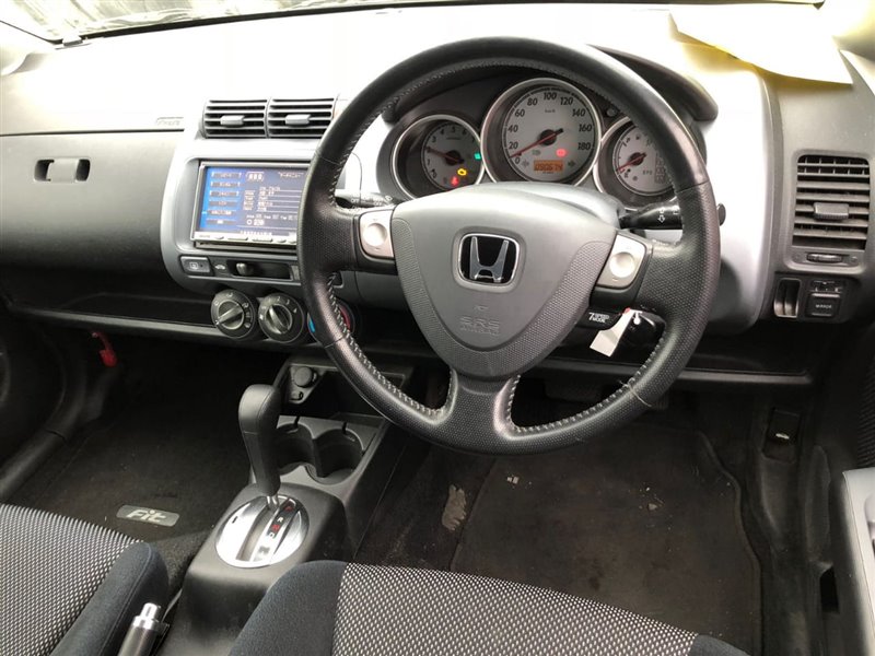 Автомобиль Honda Fit GD3 L15A 2002 года в разбор