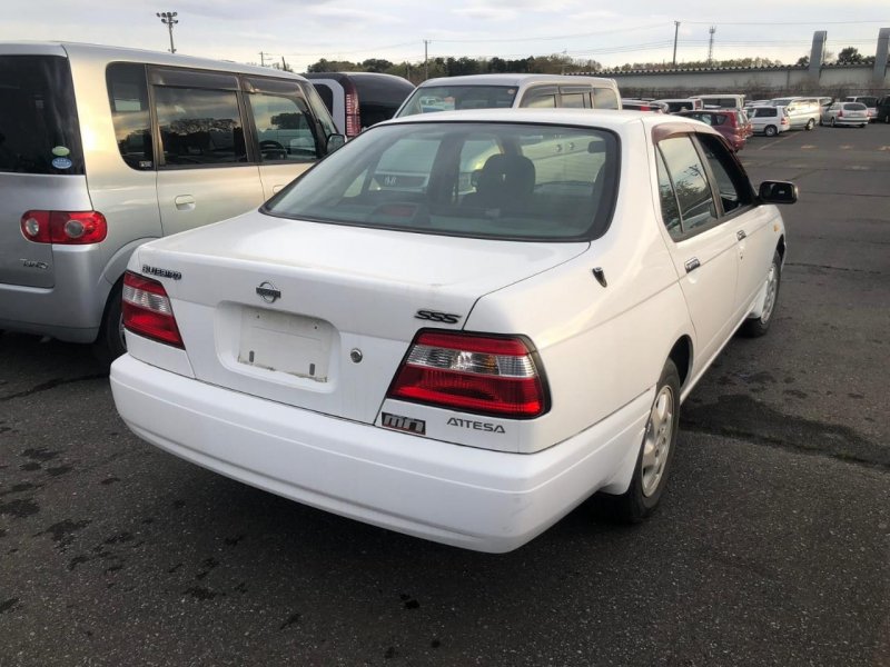 Автомобиль Nissan Bluebird HNU14 SR20 (DE) 1999 года в разбор