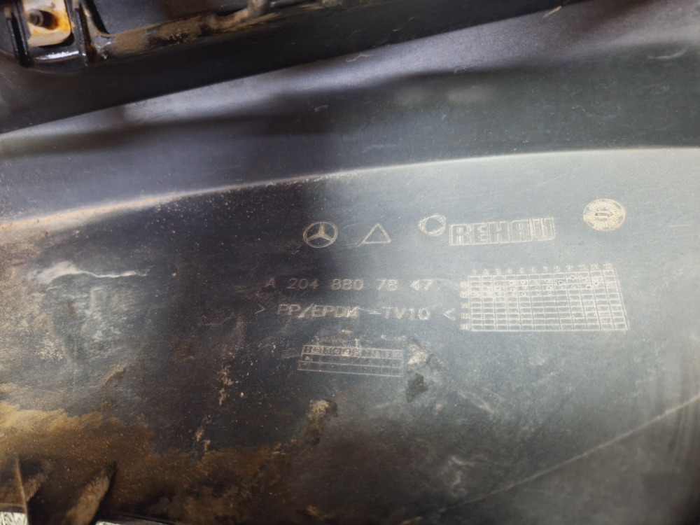 Бампер передний C W204