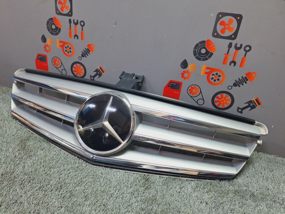 Решетка радиатора Mercedes-Benz C W204
