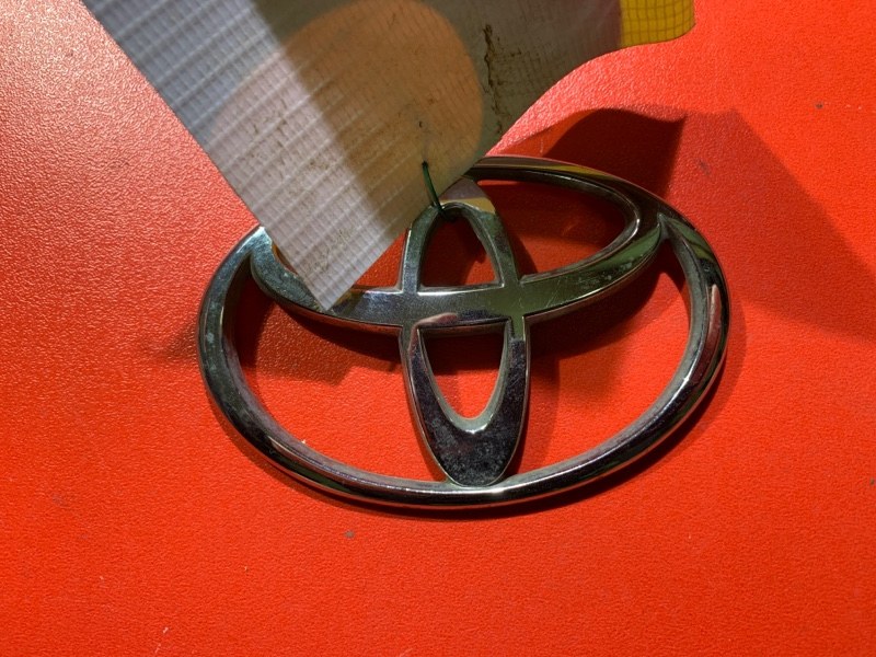 Эмблема Toyota (б/у)