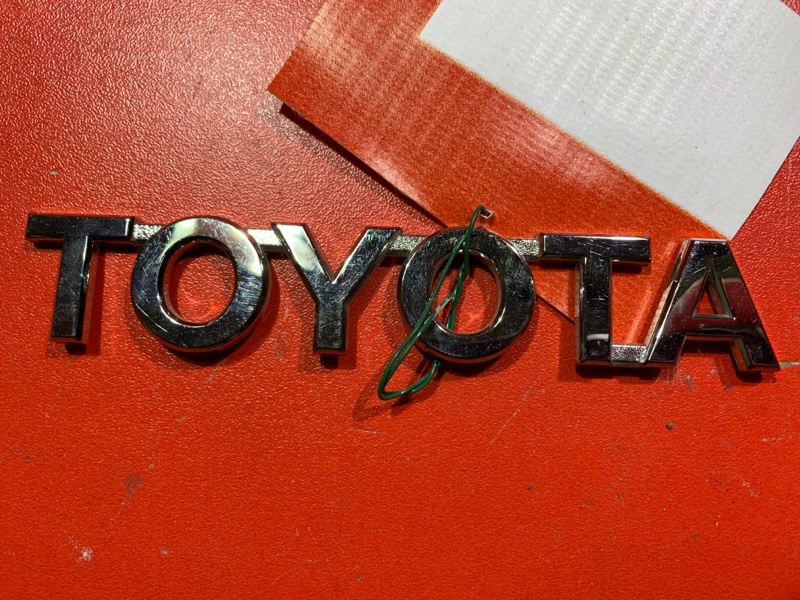 Эмблема Toyota (б/у)