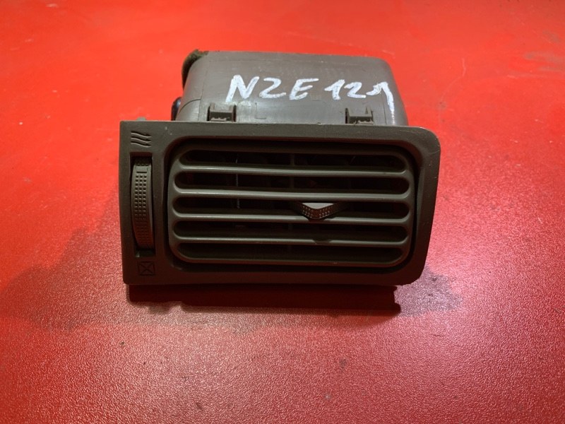 Дефлектор воздушный Toyota Allex NZE121 1NZ-FE 2001 левый (б/у)