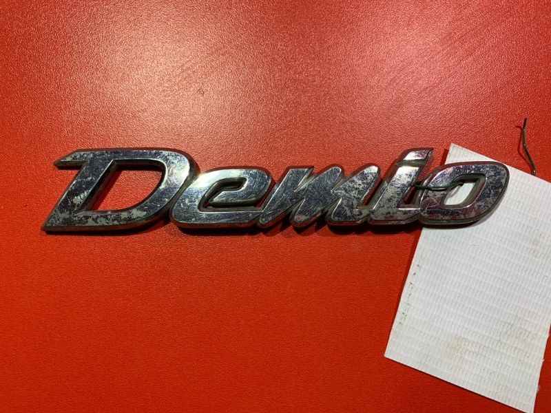 Эмблема Mazda Demio (б/у) Эмблема Mazda Demio (б/у)