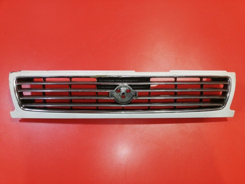 Решетка радиатора Nissan Sunny 2002-2004 B15