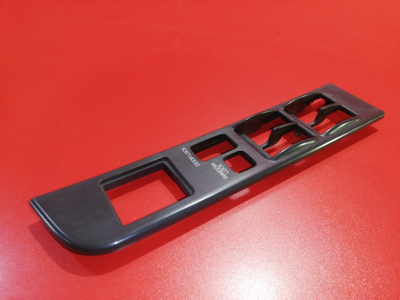 Накладка блока управления стеклоподъемниками Toyota Hilux Surf VZN130G 3VZ-E 1991 передняя (б/у)