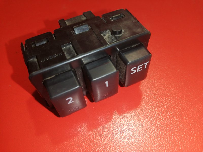 Кнопка памяти положения сидений Infiniti Fx35 S50 VQ35DE 2002 (б/у)