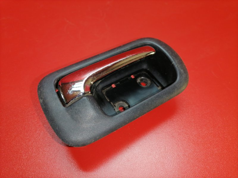 Ручка двери внутренняя Honda Stream RN1 D17A 2000 задняя правая (б/у)
