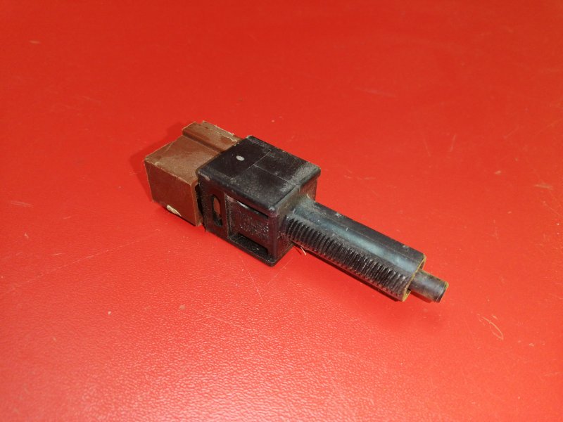 Концевик педали тормоза Infiniti Qx56 JA60 VK56DE 2004 (б/у)
