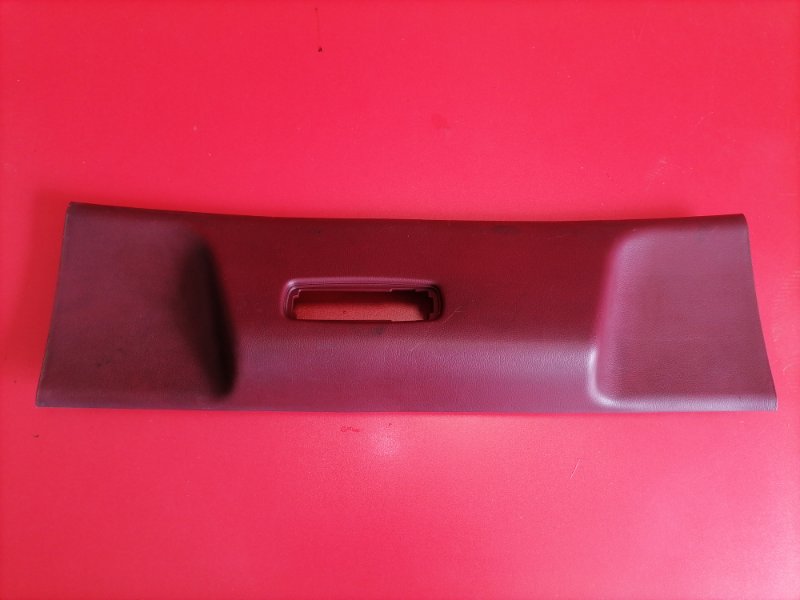 Накладка багажника Toyota Hilux Surf LN130G 2L-T 1990 задняя (б/у)