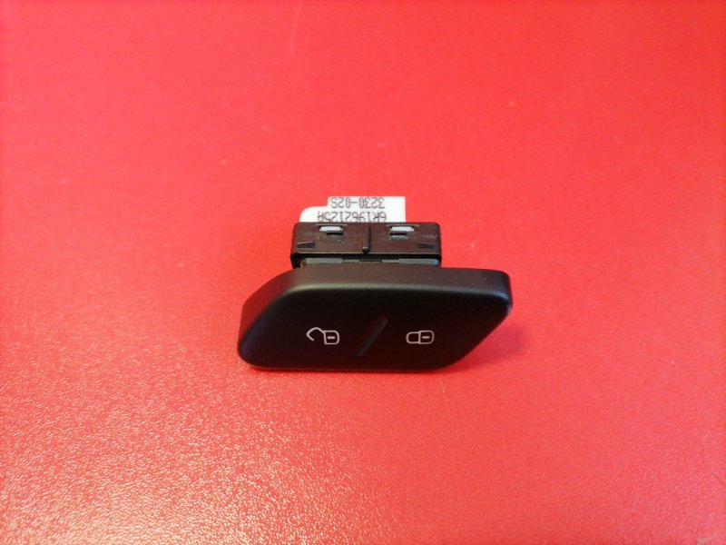Кнопка центрального замка Volkswagen Polo 612 CFNA 2011 (б/у)