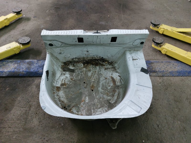 Ванна багажника Renault Sandero 5S K7M 2015 (б/у)