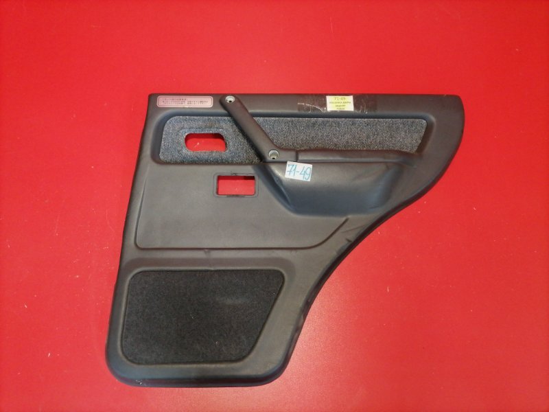 Обшивка двери Mitsubishi Pajero V45W 6G74 1991 задняя правая (б/у)