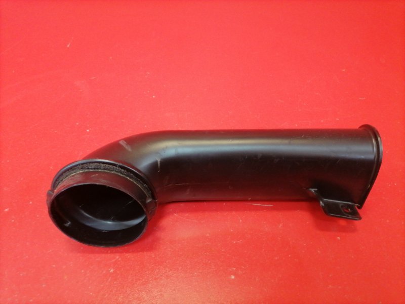 Патрубок воздухозаборника Toyota Hilux KUN25L 2KD-FTV 2012 (б/у)