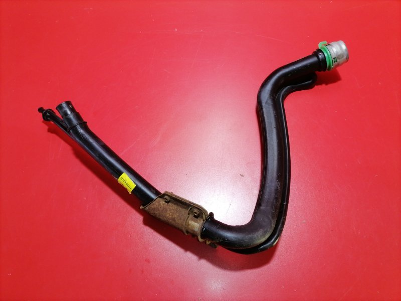 Заливная горловина Toyota Corolla ZZE121L 3ZZ-FE 2006 (б/у)