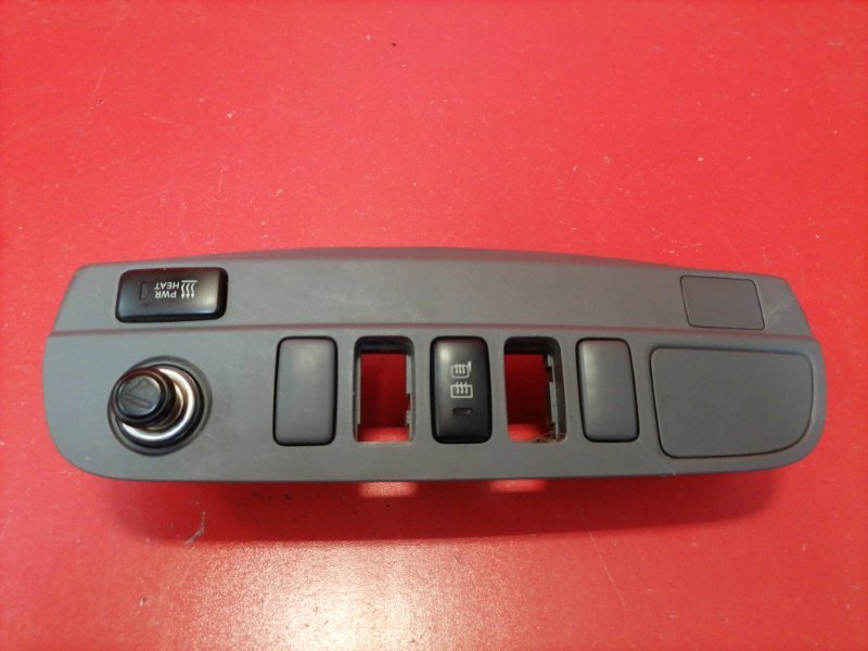 Накладка торпедо Toyota Hilux KUN25L 2KD-FTV 2012 (б/у)