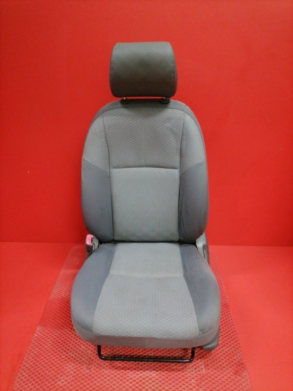 Сиденье Toyota Hilux KUN25L 2KD-FTV 2012 переднее левое (б/у)