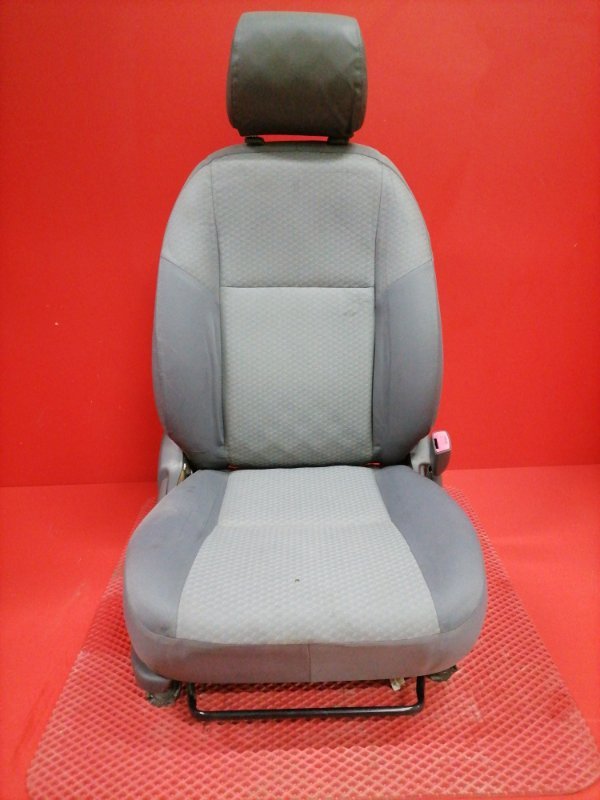 Сиденье Toyota Hilux KUN25L 2KD-FTV 2012 переднее правое (б/у)