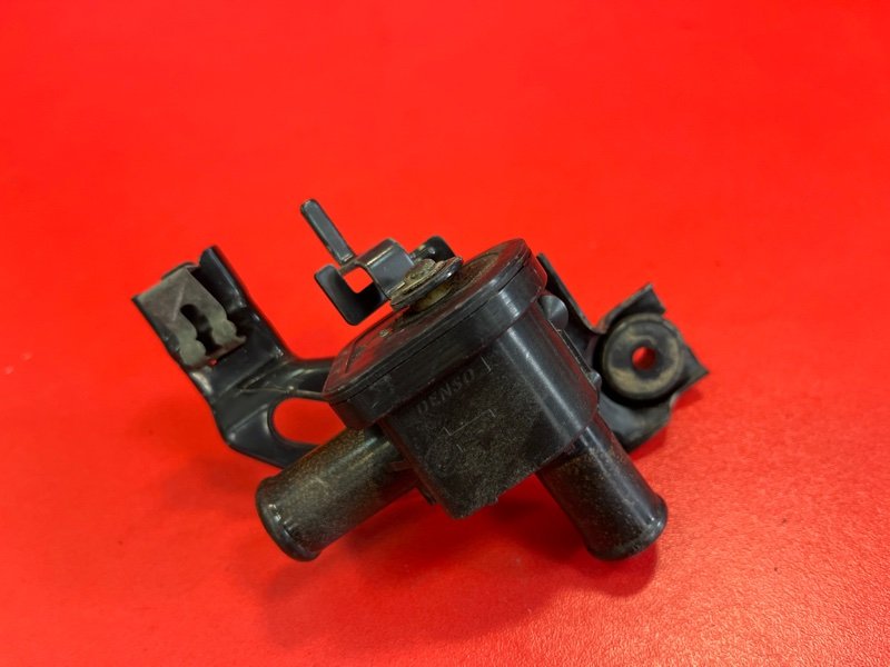 Кран отопителя Toyota Corolla Spacio AE111N 4A-FE 2000 (б/у)