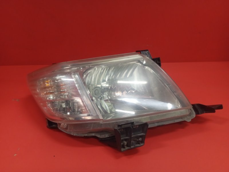 Фара Toyota Hilux KUN25L 2KD-FTV 2012 передняя правая (б/у)