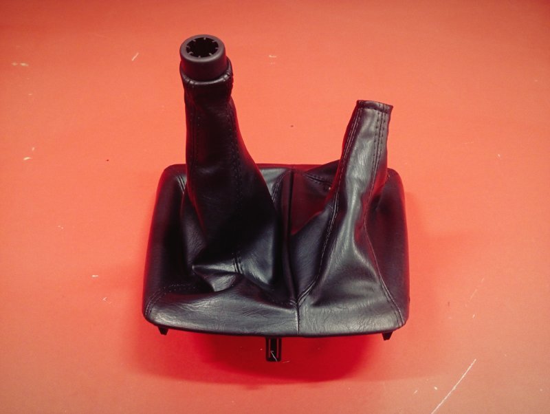 Кожух рычага кпп Toyota Hilux KUN25L 2KD-FTV 2012 (б/у)