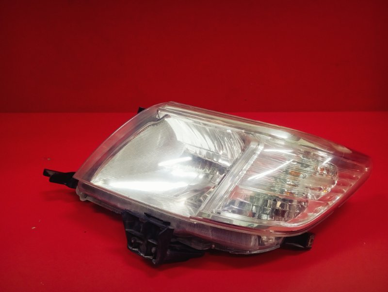 Фара Toyota Hilux KUN25L 2KD-FTV 2012 передняя правая (б/у)