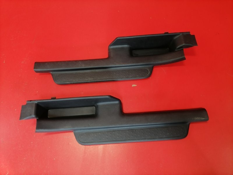 Накладка порога внутренняя Toyota Funcargo NCP21 1NZ-FE 2002 передняя (б/у)