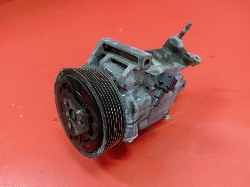 Компрессор кондиционера Nissan Note E11 HR15DE 2005 (б/у)