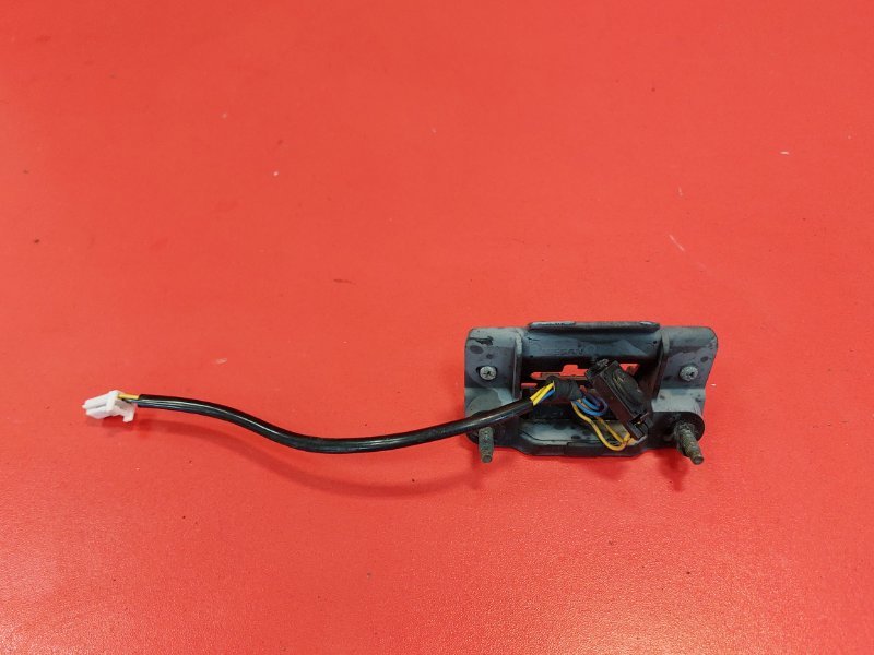 Кнопка открывания багажника Nissan Note E11 HR15DE 2005 (б/у)